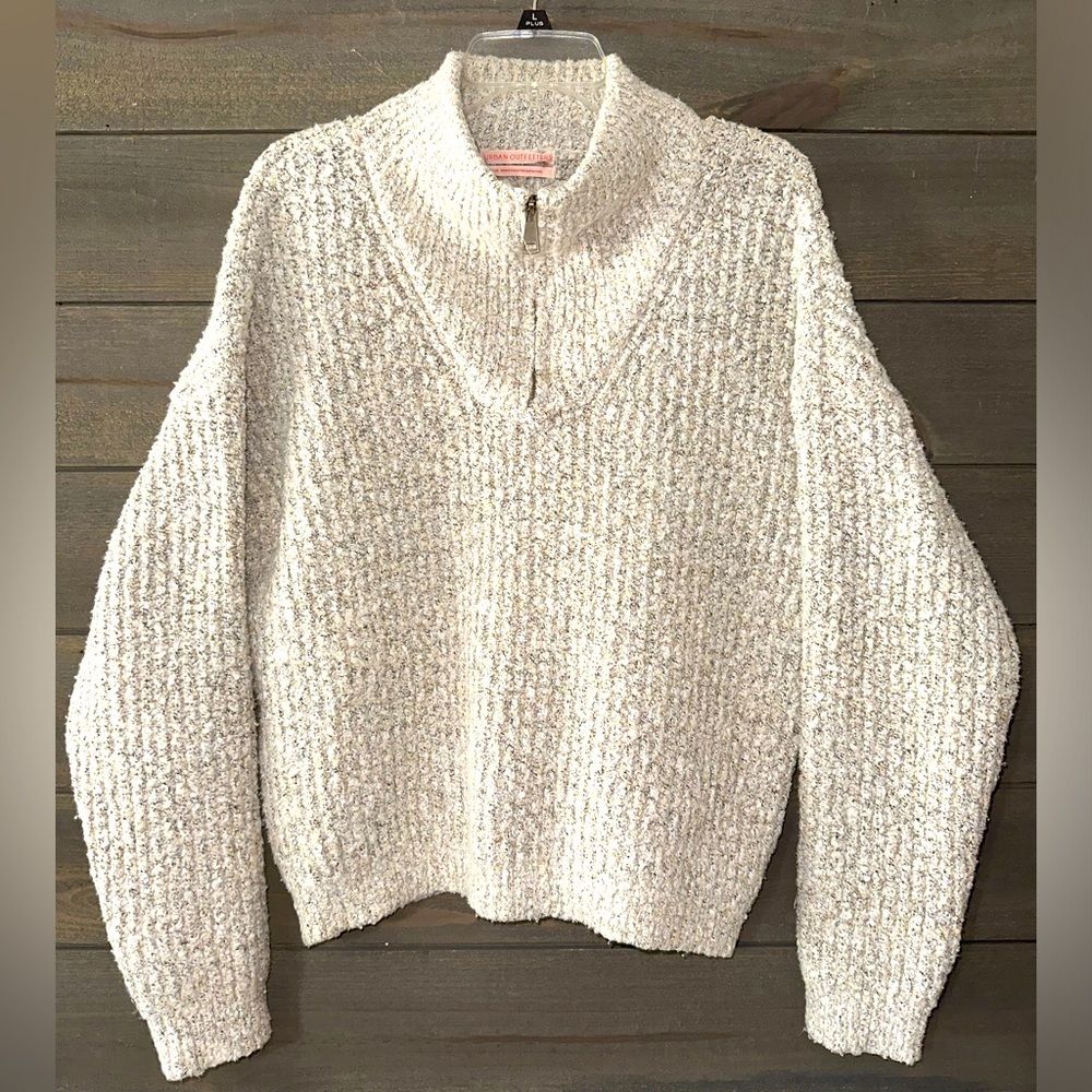 URBAN OUTFITTERS Knit 1/4 zip sweater. Size Medium.